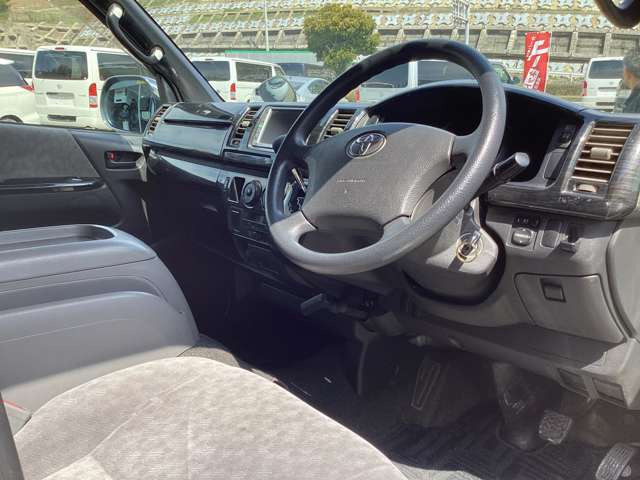 �V�[�g�J�o�[�A�A���~�z�C�[���A�L�[���X�ALED�AHID�A�i�r�A�o�b�N�J�����A��ȃ��j�^�[�A�t���G�A���A���[�_�E���ȂǓ����O�����i�̃J�X�^������܂��̂ŁA���C�y�ɂ����k����������