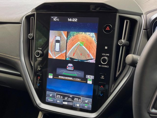 【マルチテレインモニター】車のフロントやサイドのカメラ画像を同時にモニター表示することで、悪路や狭い道を走行時でも周囲の状況確認ができ安心!本格SUVにうれしい装備です♪