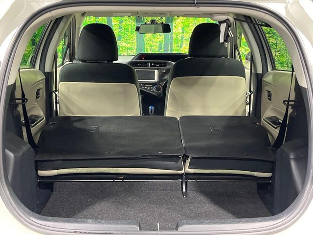 ���i�̂���������ʋ΁A���}���ɏ\���ȉ׎��X�y�[�X���m�ۂ��Ă���܂��B�Z�J���h�V�[�g��|���ƁA�傫�ȉו��̐ύڂ��\�ł���