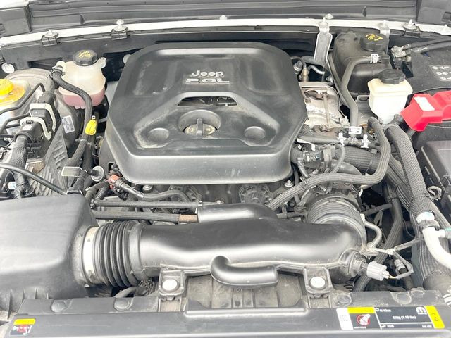 ●当店では、各メーカーの専用診断テスターを導入。国家資格を持つテクニカルスタッフも常駐しておりますので、万が一の際にも安心してご利用いただけます。