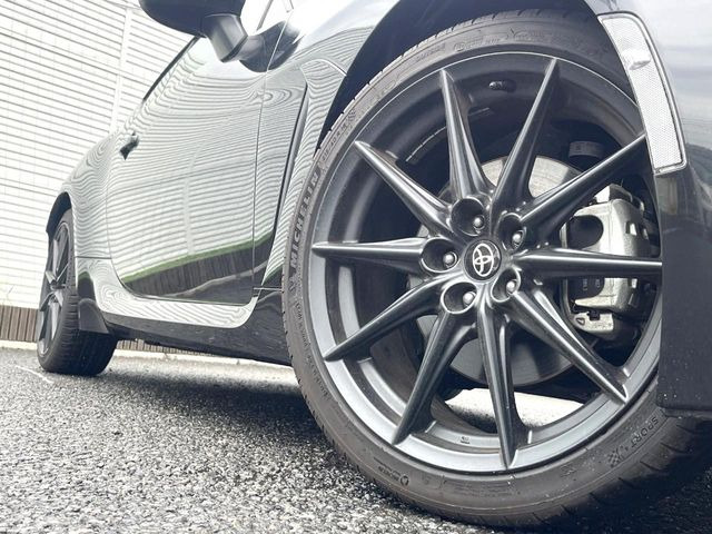 �y�����A���~�z�C�[���z�O�ςɃ}�b�`���������A���~�z�C�[���𑕒����Ă���܂��B�e��ЊO�A���~�z�C�[����A�X�^�b�h���X�^�C�����戵�����Ă���܂��B���񂲑��k����������