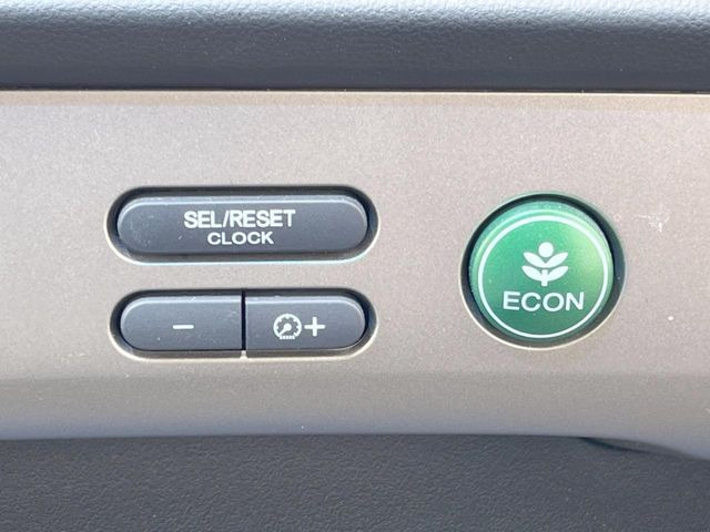 �y�N���[�Y�R���g���[���z�������H�����N���N���s�B�A�N�Z���𗣂��Ă���葬�x�ő��s���ł��A�������^�]���̕��S���y��!�����E�������ȒP�ȃX�C�b�`����Œ����ł��܂��B