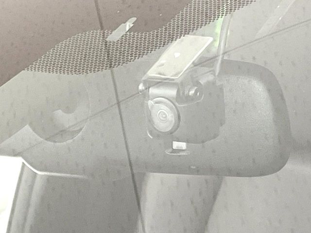 【ドライブレコーダー】ドライブレコーダー装備!走行中はもちろん、あおり運転や事故に遭遇した際、映像で記録し、万一のリスクに備えます。※記録用SDカードはお客様ご自身でご準備いただく必要があります。