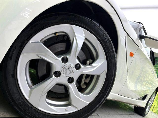 �y����15�C���`�A���~�z�C�[���z�O�ςɃ}�b�`���������A���~�z�C�[���𑕒����Ă���܂��B�e��ЊO�A���~�z�C�[����A�X�^�b�h���X�^�C�����戵�����Ă���܂��B���񂲑��k����������