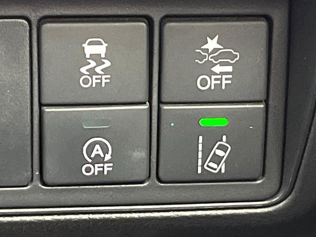 �y�Փˌy���V�X�e���z���s���ɑO���̎ԗ�����F�����A�Փ˂������Ȏ��͌x��ƃu���[�L�ŏՓˉ���Ɣ�Q�y�����A�V�X�g�B�����S�Ƀh���C�u�����y���݂��������܂��B