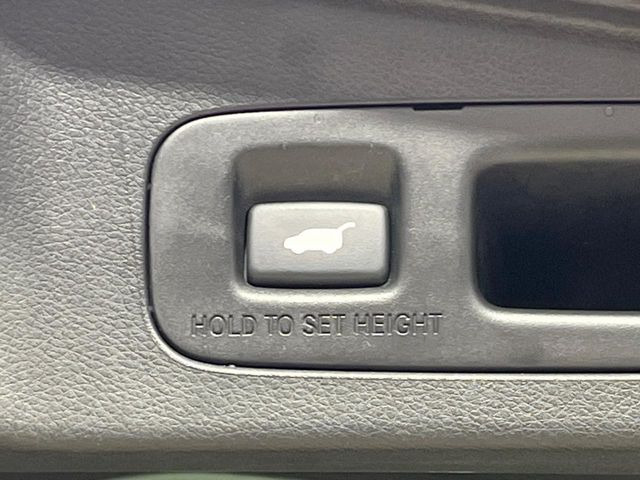 【パワーバックドア】スマートキーや運転席のボタンを押すだけでリアゲートが自動で開閉します!荷物を持っている時や、高い位置にあるバックドアを閉める際に便利な機能です♪