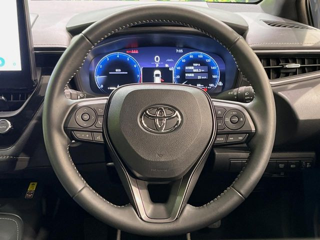 インテリアに合わせたデザインのステアリングは、運転される方のことも考え、運転しやすい形状、大きさです。是非一度、実際に触ってお確かめください。