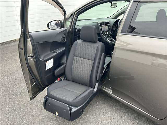 ラクティス1.5 G ウェルキャブ 助手席リフトアップシート車 Aタイプ