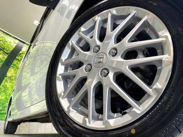 �y����15�C���`�A���~�z�C�[���z�O�ςɃ}�b�`���������A���~�z�C�[���𑕒����Ă���܂��B�e��ЊO�A���~�z�C�[����A�X�^�b�h���X�^�C�����戵�����Ă���܂��B���񂲑��k����������