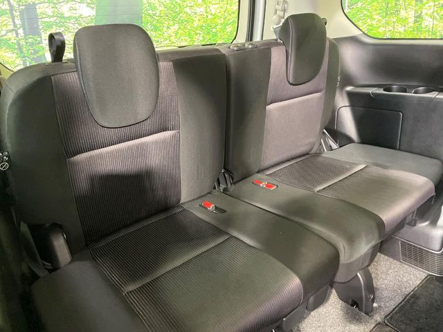 3列目シートはもちろん状態良好☆大人でもゆったりと座って頂けますので、大人数でのお出かけもラクラクです♪ご家族で、気の知れた仲間で、ドライブに行くのが楽しみですね♪