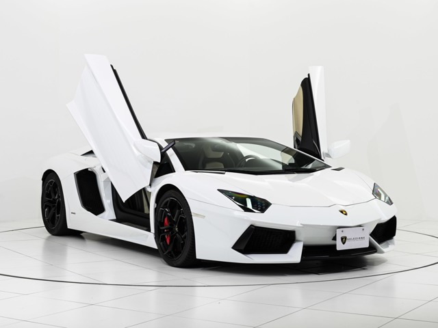 アヴェンタドールLP700-4 4WD