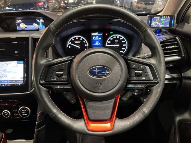 �y�����v�����X�e�A�����O�z�㎿�Ȋv���g�p���邱�ƂŁA��ɂ����������݂ƂĂ��^�]���₷���n���h���ł���