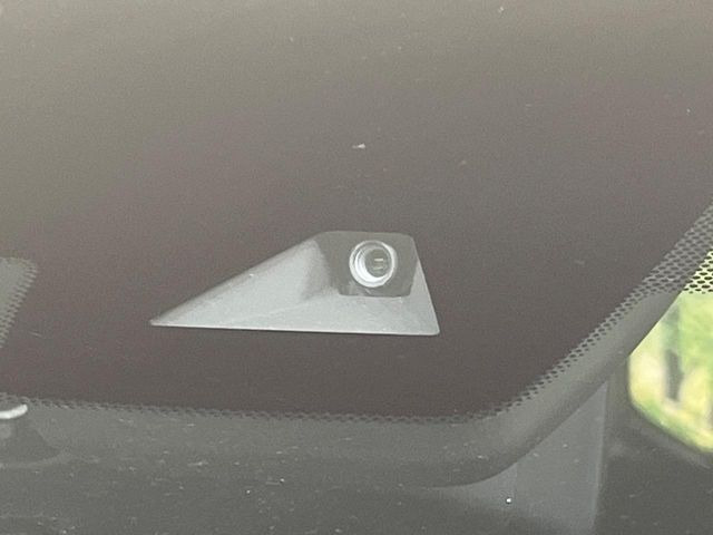 �y�C���e���W�F���g�G�}�[�W�F���V�[�u���[�L�z�t�����g�J�����őO���̎ԗ�����s�҂����m�B�Փ˂������Ȏ��͏Փ˔�Q�y���u���[�L���쓮�A�Փˉ�����T�|�[�g�B�����S�Ƀh���C�u�����y���݂��������܂��B