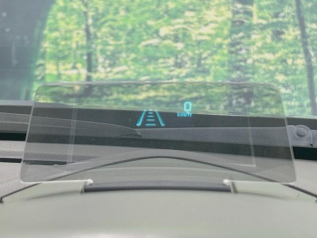 �y�w�b�h�A�b�v�f�B�X�v���C�z���݂̑��x�⑖�s�����f�W�^���\���ŉ^�]�ȑO���̃K���X�ɓ��e!�^�]���A�ڐ������炳���K�v�ȏ����m�F�ł���̂łƂ��Ă��֗��ň��S!