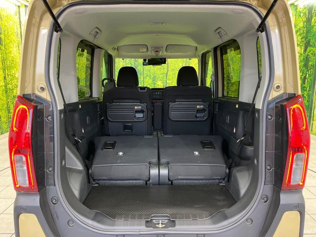 ���i�̂���������ʋ΁A���}���ɏ\���ȉ׎��X�y�[�X���m�ۂ��Ă���܂��B�Z�J���h�V�[�g��|���ƁA�傫�ȉו��̐ύڂ��\�ł���