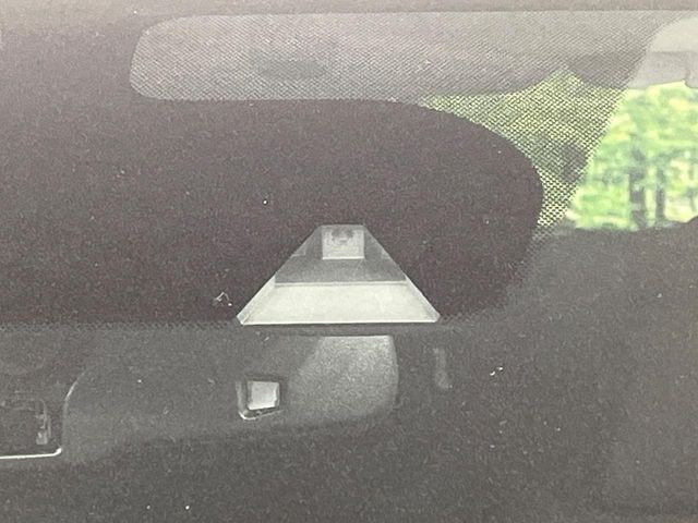 �y�G�}�[�W�F���V�[�u���[�L�z���s���ɑO���̎ԗ�����F�����A�Փ˂������Ȏ��͌x��ƃu���[�L�ŏՓˉ���Ɣ�Q�y�����A�V�X�g�B�����S�Ƀh���C�u�����y���݂��������܂��B