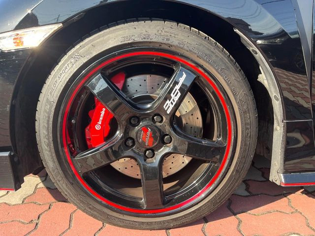 �yRAYS18�C���`�A���~�z�C�[���z�O�ςɃ}�b�`�����A���~�z�C�[���𑕒����Ă���܂��B�e��A���~�z�C�[����A�X�^�b�h���X�^�C�����戵�����Ă���܂��B���񂲑��k����������