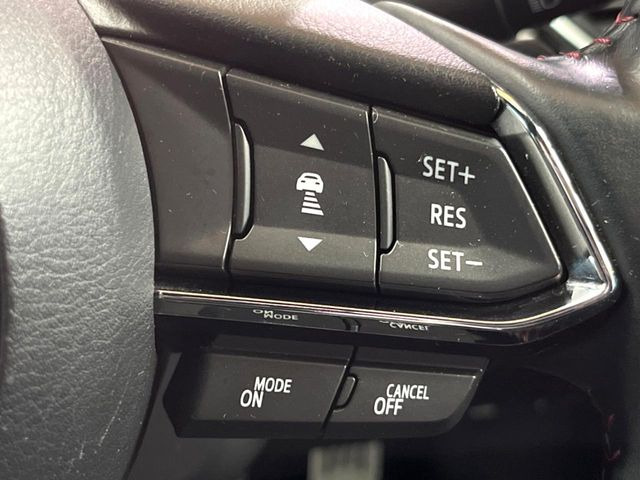 【マツダ・レーダークルーズコントロール】高速道路での長距離走行が楽に!自動で速度を保つクルーズコントロールが、衝突軽減システムと連携し、前方の車両を感知して車間を保つように速度調節してくれます!!