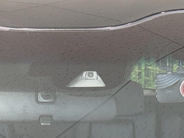 �y�z���_�Z���V���O�z���s���ɑO���̎ԗ�����F�����A�Փ˂������Ȏ��͌x��ƃu���[�L�ŏՓˉ���Ɣ�Q�y�����A�V�X�g�B�����S�Ƀh���C�u�����y���݂��������܂��B