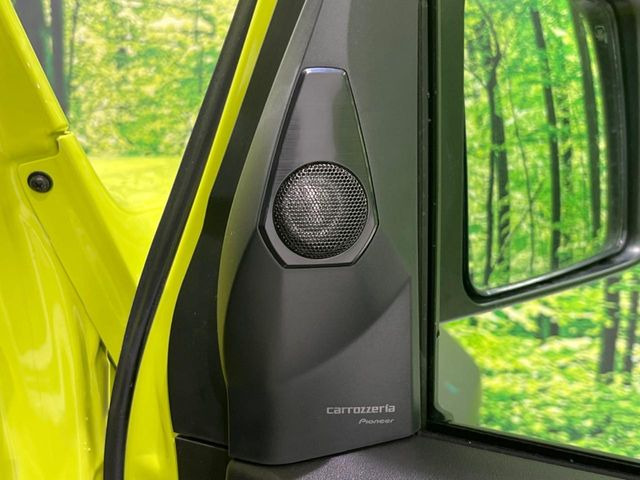 �y�ЊO�X�s�[�J�[�V�X�e���z�̃`���[�j���O���{���ꂽ�召�l�X�ȃX�s�[�J�[����ǎ��ȃT�E���h���t�ł��A�Տꊴ���ӂ�鉹����Ԃ����o���܂��B