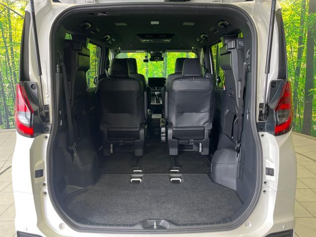 ���i�̂���������ʋ΁A���}���ɏ\���ȉ׎��X�y�[�X���m�ۂ��Ă���܂��B�Z�J���h�V�[�g��|���ƁA�傫�ȉו��̐ύڂ��\�ł���