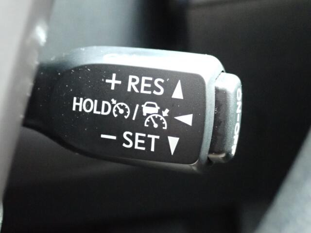 �y�N���[�Y�R���g���[���z�������H�ł̒��������s���y�ɁB�A�N�Z���y�_���𓥂܂��Ɏԑ������ɕۂ��Ƃ��\�ł��B�O���̎ԗ������m���ĎԊԂ�ۂ悤�ɑ��x���߂��Ă���܂�!!