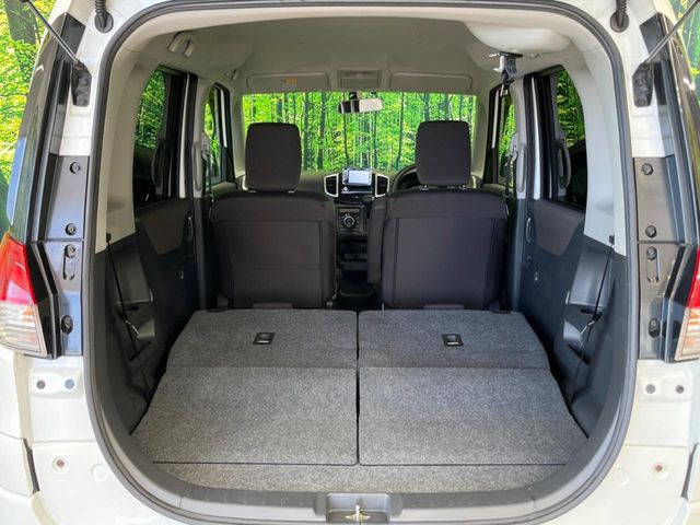 ���i�̂���������ʋ΁A���}���ɏ\���ȉ׎��X�y�[�X���m�ۂ��Ă���܂��B�Z�J���h�V�[�g��|���ƁA�傫�ȉו��̐ύڂ��\�ł���