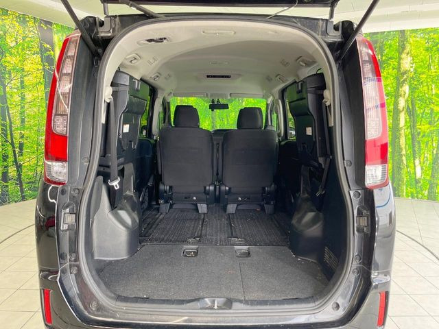 ���i�̂���������ʋ΁A���}���ɏ\���ȉ׎��X�y�[�X���m�ۂ��Ă���܂��B�Z�J���h�V�[�g��|���ƁA�傫�ȉו��̐ύڂ��\�ł���