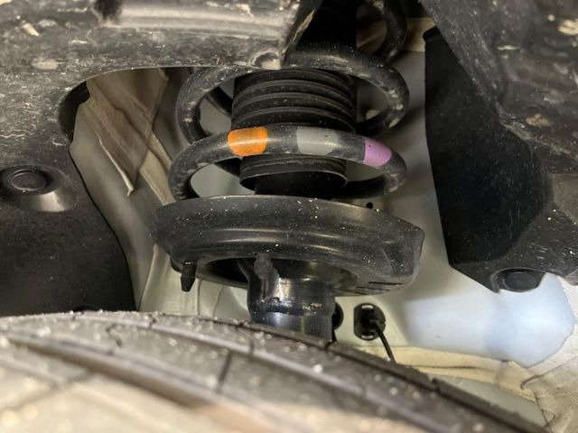 お車を安心してお乗りいただく為には、足回りの定期点検が欠かせません。サービスサポート(有償保証)では無料点検もご提供しており、安心のカーライフをお過ごしいただけるサポート体制が整っています。