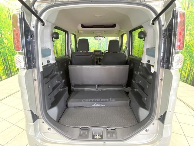 ���i�̂���������ʋ΁A���}���ɏ\���ȉ׎��X�y�[�X���m�ۂ��Ă���܂��B�Z�J���h�V�[�g��|���ƁA�傫�ȉו��̐ύڂ��\�ł���