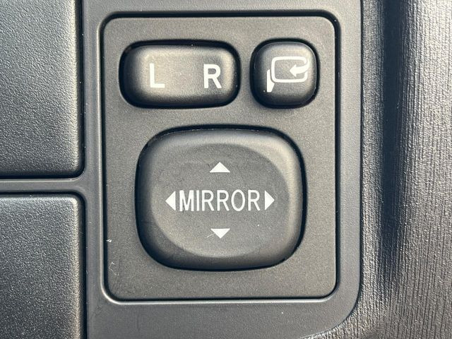 �y�d���i�[�~���[�z�T�C�h�~���[�͓d���i�[���ƂȂ��Ă���A�������ԏ�ł��L�Y�������X�N��}�����܂��B