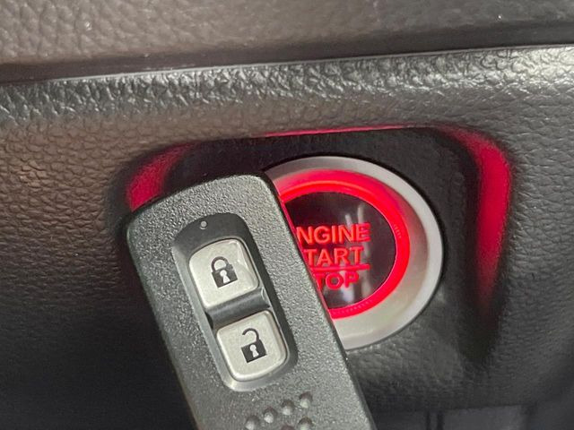 �yHonda�X�}�[�g�L�[�z�J�o����|�P�b�g�ɓ��ꂽ�܂܂ł��h�A�̎{���E�������\�ȃX�}�[�g�L�[�𑕔��B�G���W���̃I���E�I�t�����J�M�����o���K�v����������Ƃ��Ă��֗��ł���