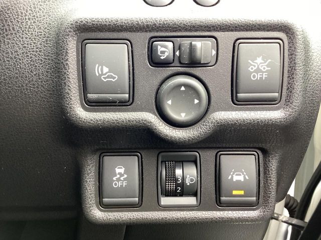 �y�C���e���W�F���g�G�}�[�W�F���V�[�u���[�L�z�t�����g�J�����őO���̎ԗ�����s�҂����m�B�Փ˂������Ȏ��͏Փ˔�Q�y���u���[�L���쓮�A�Փˉ�����T�|�[�g�B�����S�Ƀh���C�u�����y���݂��������܂��B