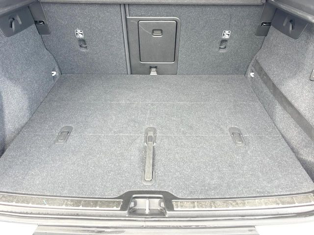 ●トランクルーム:趣味が広がる収容スペース!これだけの広さがあればお買い物やレジャーなどにも最適です!使用感も少なくきれいな状態を維持しております。