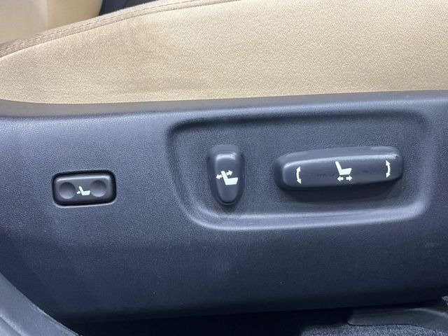 【パワーシート】スイッチ一つで簡単にシートの微調整が可能!電動だから力もいりません!快適なシートポジションにセットして、快適なドライブをお楽しみください。