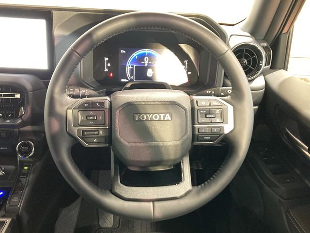 �y�����v�����X�e�A�����O�z�㎿�Ȋv���g�p���邱�ƂŁA��ɂ����������݂ƂĂ��^�]���₷���n���h���ł���