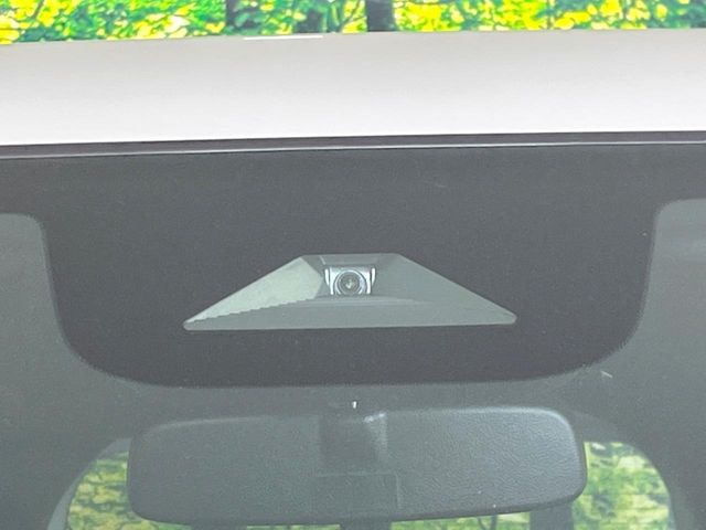 �y�z���_�Z���V���O�z���s���ɑO���̎ԗ�����F�����A�Փ˂������Ȏ��͌x��ƃu���[�L�ŏՓˉ���Ɣ�Q�y�����A�V�X�g�B�����S�Ƀh���C�u�����y���݂��������܂��B