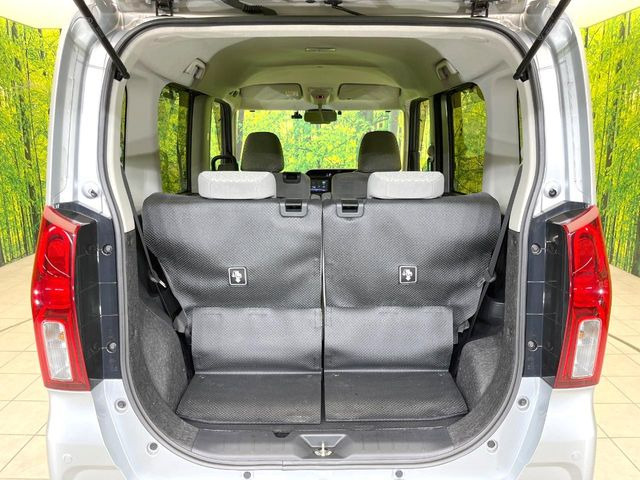 ���i�̂���������ʋ΁A���}���ɏ\���ȉ׎��X�y�[�X���m�ۂ��Ă���܂��B�Z�J���h�V�[�g��|���ƁA�傫�ȉו��̐ύڂ��\�ł���