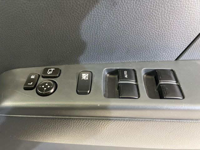 �y�d���i�[�~���[�z�T�C�h�~���[�͓d���i�[���ƂȂ��Ă���A�������ԏ�ł��L�Y�������X�N��}�����܂��B