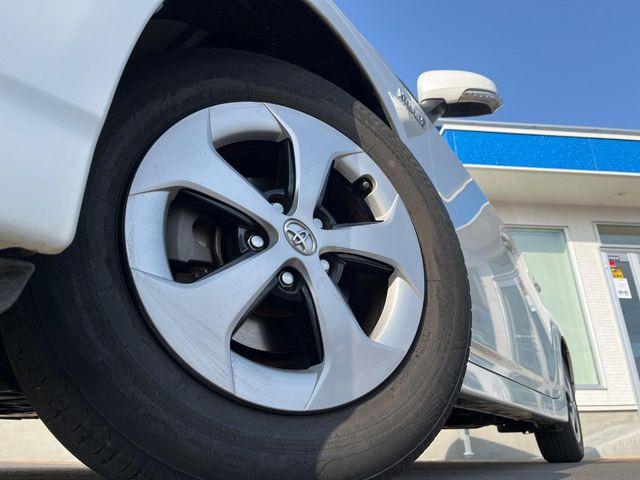 �y����15�C���`�A���~�z�C�[���z�O�ςɃ}�b�`���������A���~�z�C�[���𑕒����Ă���܂��B�e��ЊO�A���~�z�C�[����A�X�^�b�h���X�^�C�����戵�����Ă���܂��B���񂲑��k����������