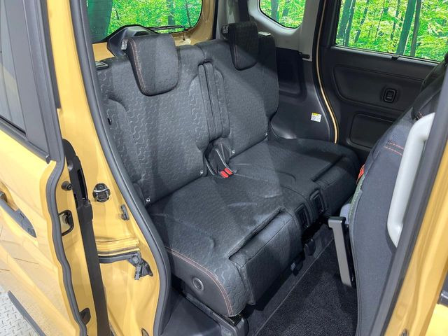 後部座席も気になるようなキズ・汚れやへたり等、大きなダメージはなく、良好な状態です。