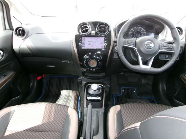 ノート1.2 e-POWER メダリスト FOUR 4WD