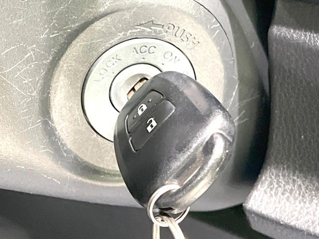 �y�X�}�[�g�L�[�z�J�o����|�P�b�g�ɓ��ꂽ�܂܂ł��h�A�̎{���E�������\�ȃX�}�[�g�L�[�𑕔��B�G���W���̃I���E�I�t�����J�M�����o���K�v����������Ƃ��Ă��֗��ł���