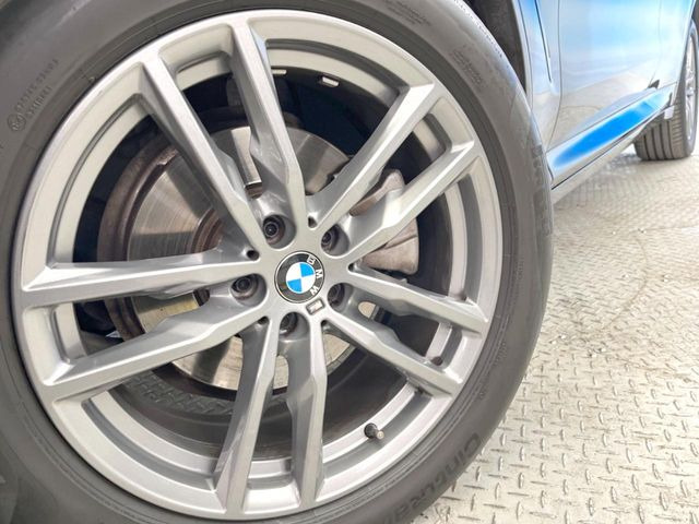 ●純正19インチアルミホイール:輸入車ならではの卓越した走りを支えるホイールと足回りです!日本車の走りに慣れている方にもぜひ体感して頂きたいほど、高いレベルでまとまっています!