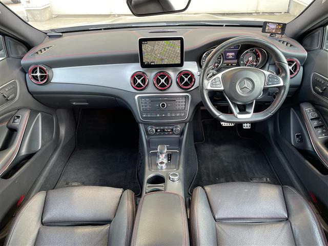 GLAクラスAMG GLA45 4マチック 4WD