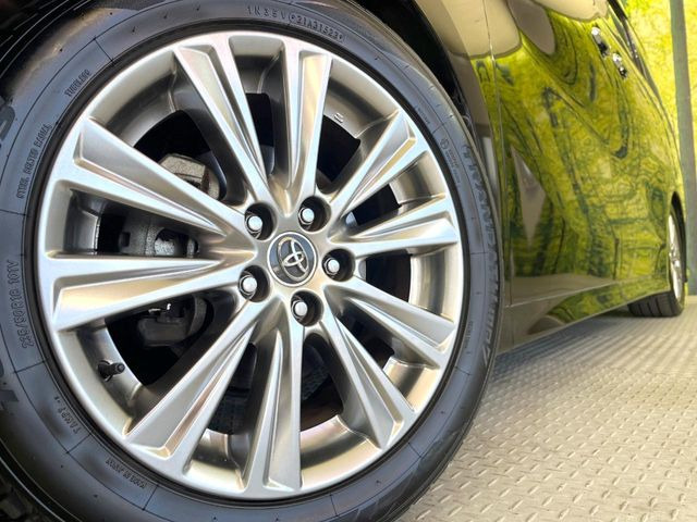 �y����18�C���`�A���~�z�C�[���z�O�ςɃ}�b�`���������A���~�z�C�[���𑕒����Ă���܂��B�e��ЊO�A���~�z�C�[����A�X�^�b�h���X�^�C�����戵�����Ă���܂��B���񂲑��k����������