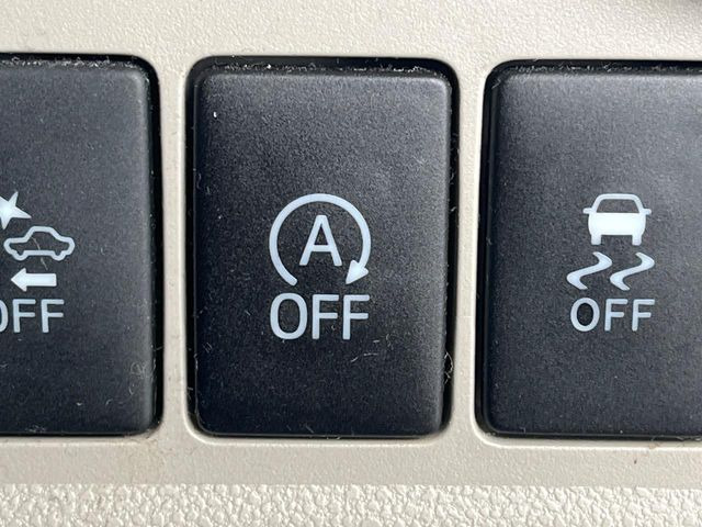 �y�A�C�h�����O�X�g�b�v�z�ԐM����a�؂Œ�Ԃ����ۂɃG���W�����~���A���ʂȔR���̏����}���܂��B�R��������ی�ɂȂ���@�\��G���W���̓u���[�L�𗣂��΍Ďn�����܂��B