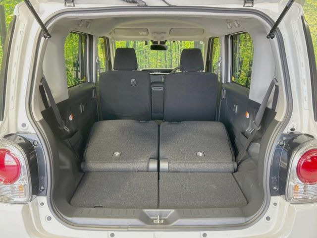 ���i�̂���������ʋ΁A���}���ɏ\���ȉ׎��X�y�[�X���m�ۂ��Ă���܂��B�Z�J���h�V�[�g��|���ƁA�傫�ȉו��̐ύڂ��\�ł���