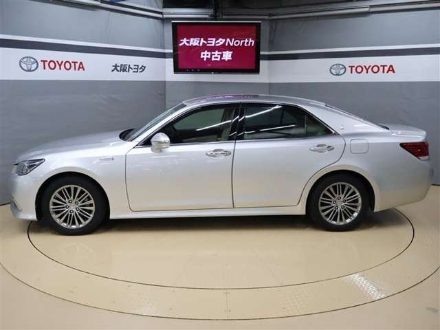 クラウンハイブリッド 2.5 ロイヤルサルーン