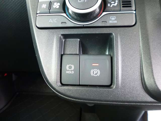 電動パーキングブレーキ!スイッチを操作するだけでパーキングブレーキをかけることができます!さらにオートホールド機能付なので停車時にブレーキペダルから足を離しても停車状態をキープします!